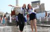 Мокрые и счастливые: как праздновали последний звонок выпускники (ФОТО)
