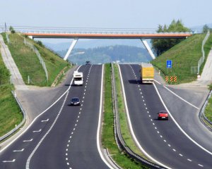 Додаткові потяги та обмеження руху: що чекає українців у червні