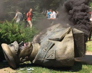 В адміністрації Зеленського осудили повалення пам&#039;ятника радянському маршаллу Жукову