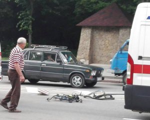 "Швидка" збила 14-річну дівчину на пішохідному переході