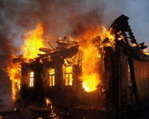 Півтонни сіна і покрівля згоріли під час пожежі на Полтавщині - подробиці