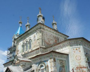 В Тишківський монастир приїжджають з усіх куточків України