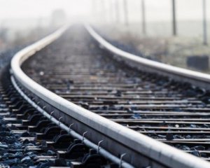 П'яному поліцейському відрізало ноги на залізниці