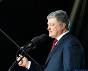 Порошенко назвал снятие блокады с ДНР и ЛНР предательством национальных интересов