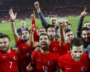 Чемпионы мира поиграли Турции
