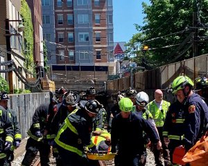 В Бостоне поезд метро сошел с рельсов