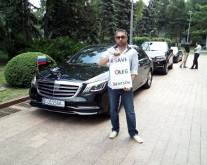 Активіст нагадав російському послу про Олега Сенцова