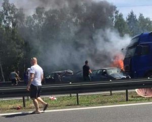 6 людей загинули в масштабному ДТП на автомагістралі