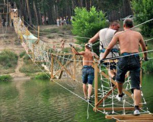 В Харькове оборвался канатный мост с людьми