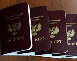 Беруть у доларах: у скільки жителям ДНР і ЛНР обходяться паспорти РФ