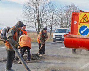 59 років і 2 трильйони треба на ремонт українських доріг: Укравтодор