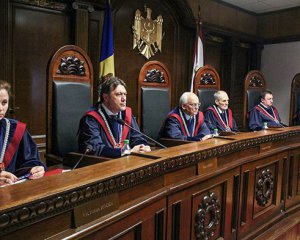 Конституционный суд отменил свои решения за 5 минут