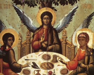 Сьогодні не сваряться, зустрічають гостей та дають милостиню - традиції та заборони на Трійцю