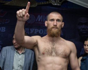 Звездный российский боксер в кровавом бою потерпел сокрушительное поражение