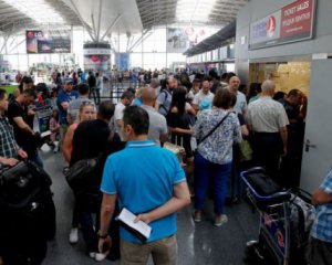 Пасажири блокували роботу терміналу в Борисполі