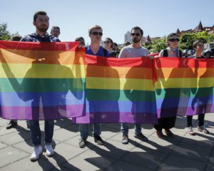 Зеленського кличуть на ЛГБТ-марш