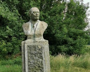 У селі Чупира досі стоять пам&#039;ятники Леніну