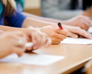 Две школьницы из Донецкой области сдали ВНО с украинского языка на 200 баллов