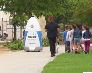 Робот-полицейский уже патрулирует улицы города