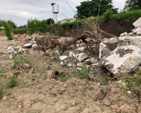 Прибрали небезпечні розвалини недобудованої школи - фото