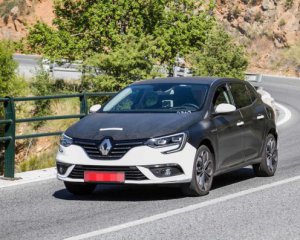 Автошпигуни побачили новий гібридний Renault Megane