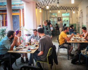 Грузинские кафе подняли цены для туристов из России
