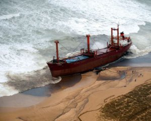 Российское судно село на мель в Азовском море