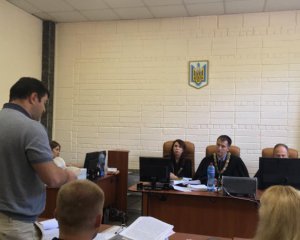 Суд зняв із Насірова відповідальність за розстрочки Онищенку