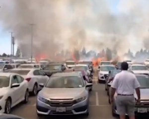 Во время пожара сгорело 90 авто