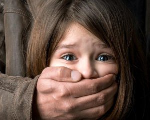 10-летнюю девочку пытался изнасиловать сожитель бабушки