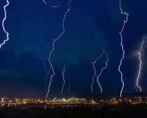 Майже по всій Україні оголосили штормове попередження