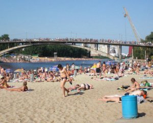 Кишкова паличка, залізо й азот: чим зустрічають відпочивальників столичні пляжі