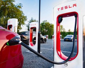 Зарядки від Tesla можуть з&#039;явитися в Україні вже цьогоріч