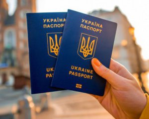 Зеленський надав громадянство особам, які захищали територіальну цілісність України