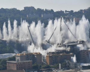 Показали знесення мосту, на якому загинули 43 людини