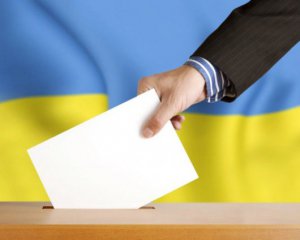 Место голосования на выборах изменили уже более 27 тысяч украинцев