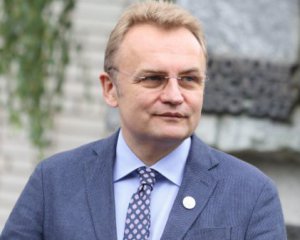 Садовой требует от Зеленского четкой позиции относительно деятельности Медведчука и возвращения в Украину соратников Януковича