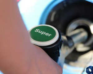 Скільки бензину можуть купити українці