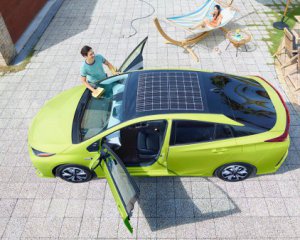 Toyota будет тестировать Prius на солнечных батареях