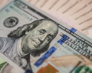 Доллар бьет рекорды: Нацбанк установил самый низкий курс за 2 года