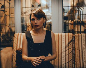 Ирэна Карпа спела в дебютном альбоме своего саундпродюсера