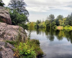 Рятувальники витягли труп з річки Рось