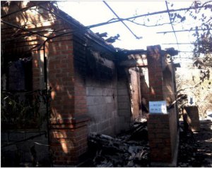 Вирви і спалений будинок: бойовики обстріляли Водяне