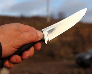 15-летняя девушка отбилась  от насильника с ножом