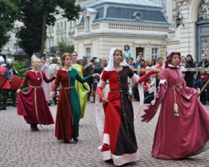 Показали одежду горожан средневекового Львова