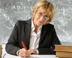 Учителям поднимут зарплаты: назвали дату
