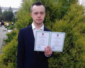 Парень с синдромом Дауна впервые в Украине получил высшее образование