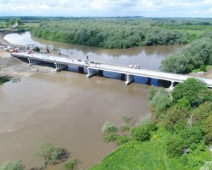 Заканчивают ремонт важного моста через Днестр