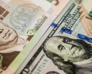 Чим дешевий долар загрожує Україні
