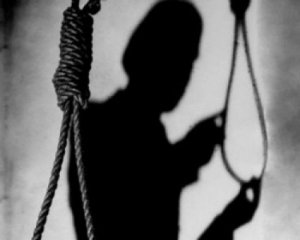 Знайшли в полі: чоловік написав коханій повідомлення і вкоротив собі віку